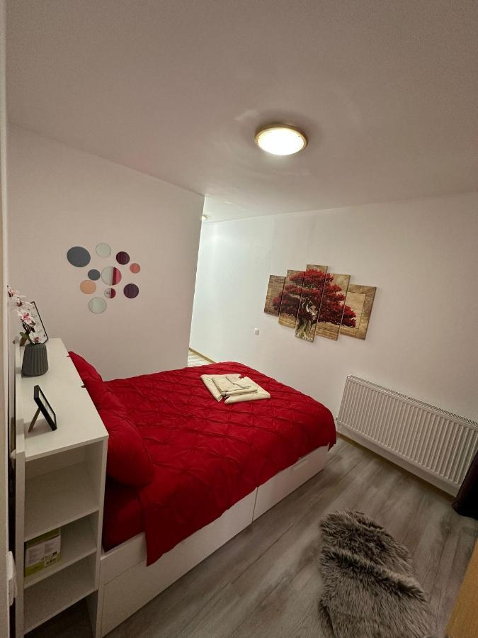 Apartment Red Corner *